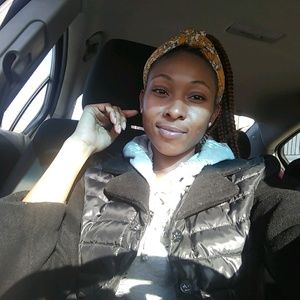 Meet your Posher, Monique